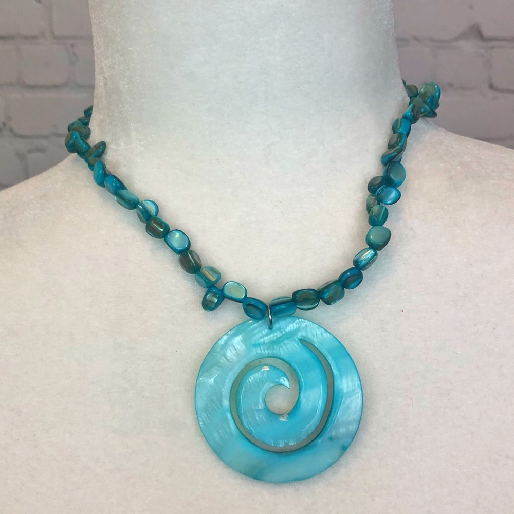 NWT turquoise beaded shell necklace - Picture 1 of 3